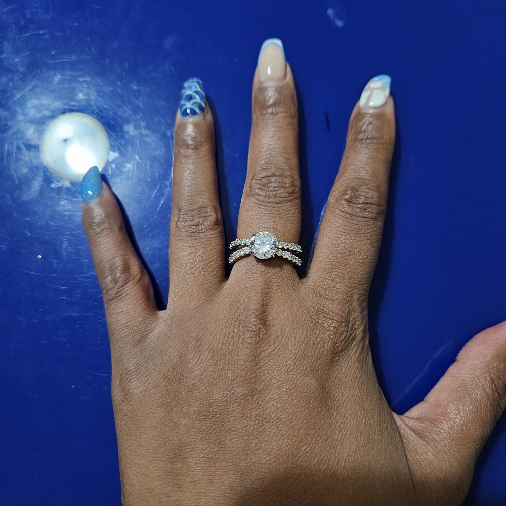 Elegant Silver Ring with Clear Gemstone